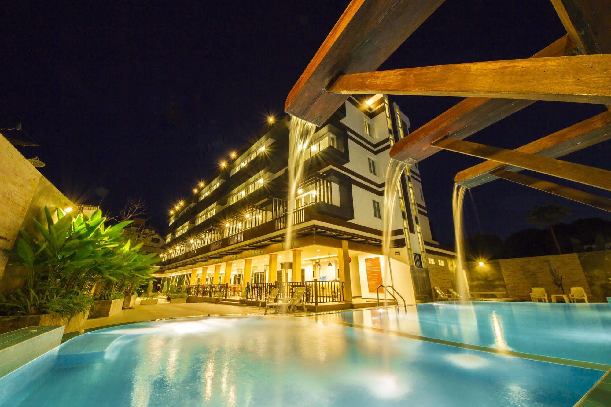 Th Beach Hotel HHQ Exteriör bild